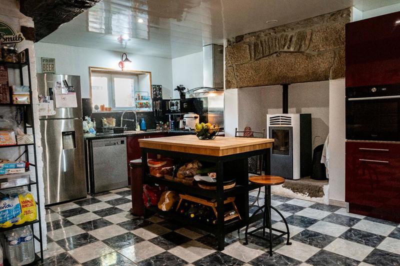 Maison - 240 m² - 6 pièces