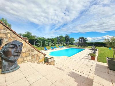 Maison en pierre - 245 m² - 8 pièces