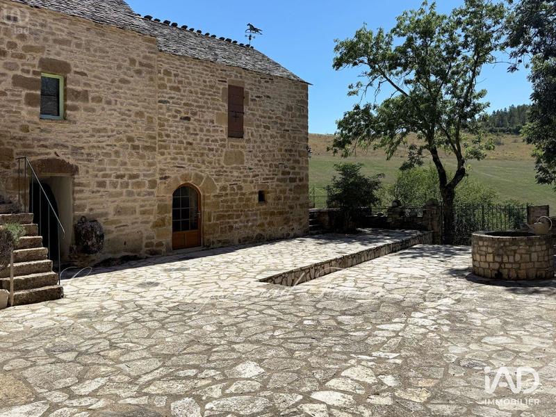 Maison - 415 m² - 16 pièces