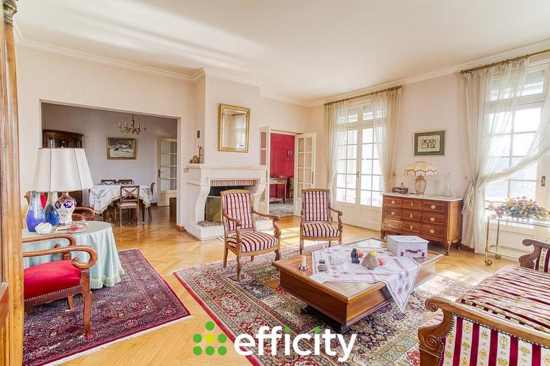 Villa - 223 m² - 10 pièces