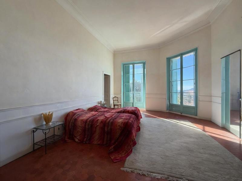 Appartement bourgeois - 275 m² - 7 pièces