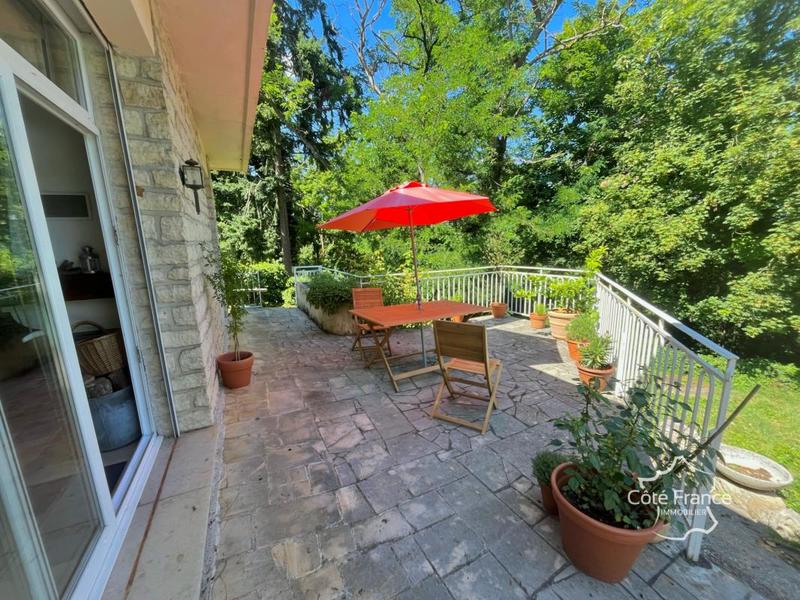 Propriété - 236 m² - 8 pièces