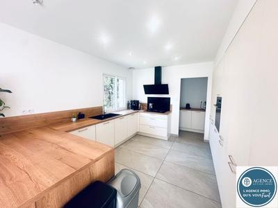 Maison - 166 m² - 5 pièces