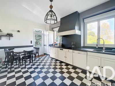 Maison - 200 m² - 8 pièces