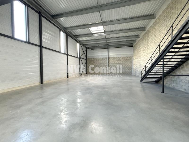 Entrepôt - 371 m²