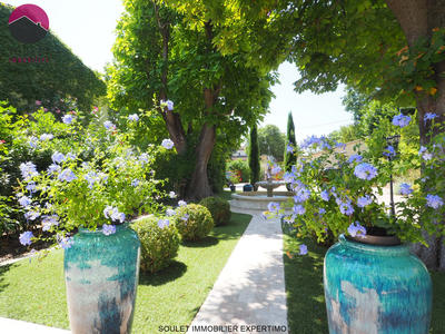 Propriété - 435 m² - 17 pièces