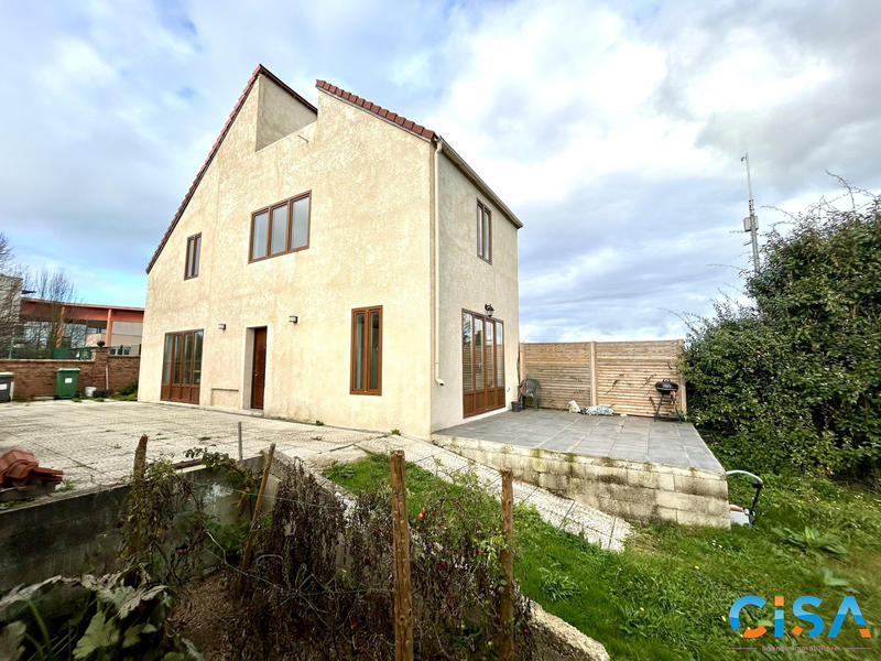 Maison - 96 m² - 5 pièces
