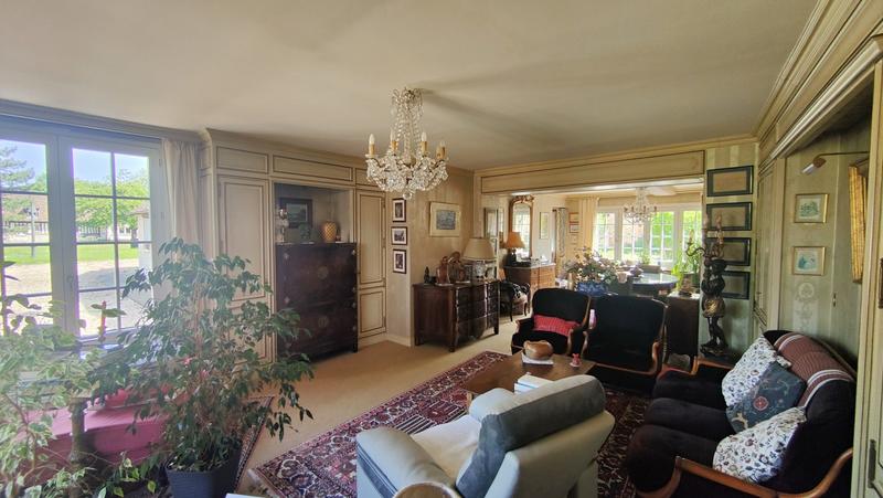 Maison - 360 m² - 15 pièces