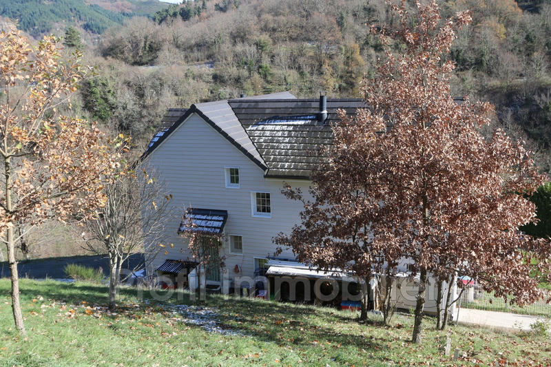 Maison - 235 m² - 8 pièces