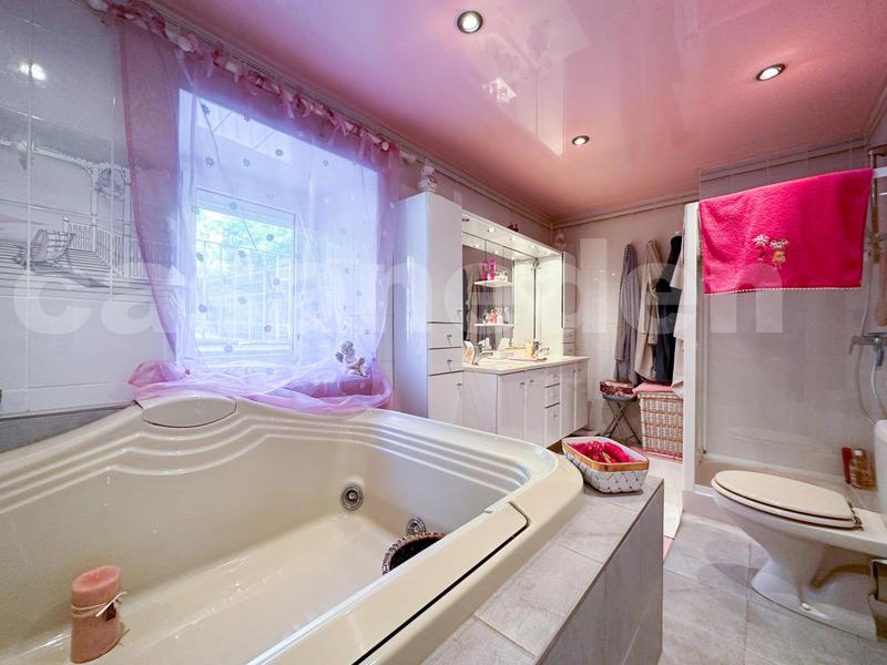 Maison - 234 m² - 6 pièces