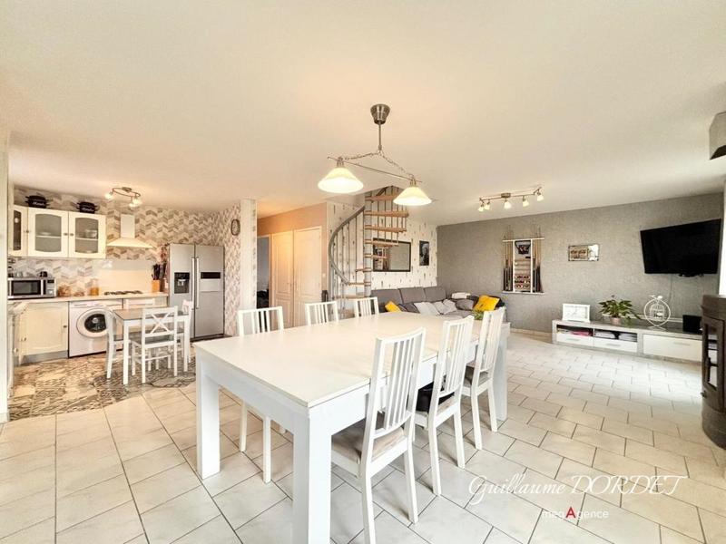 Maison traditionnelle - 90 m² - 4 pièces