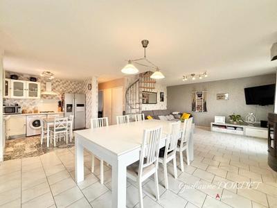 Maison traditionnelle - 90 m² - 4 pièces