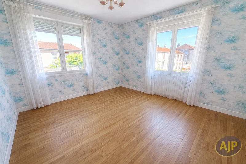 Maison - 177 m² - 9 pièces