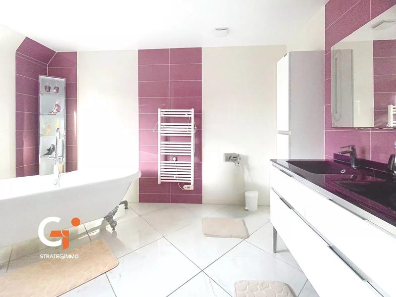 Maison - 143 m² - 6 pièces