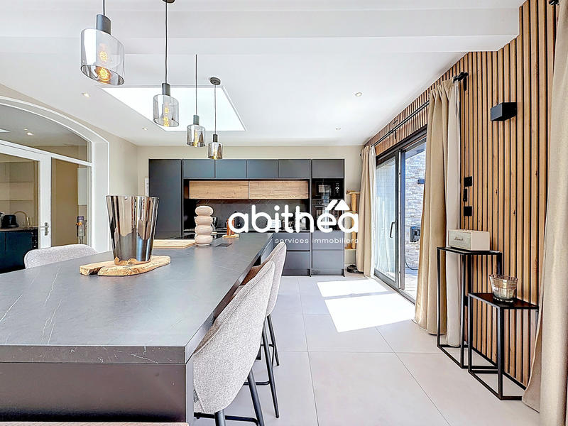 Maison - 169 m² - 7 pièces