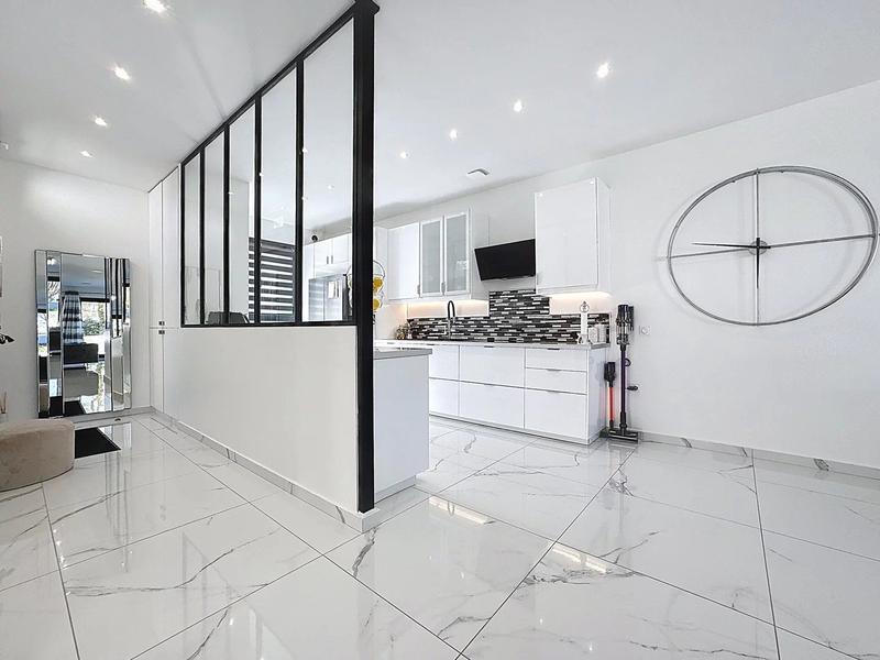 Maison - 235 m² - 8 pièces