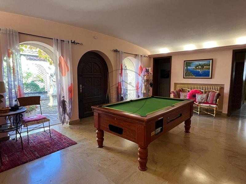 Demeure - 522 m² - 10 pièces