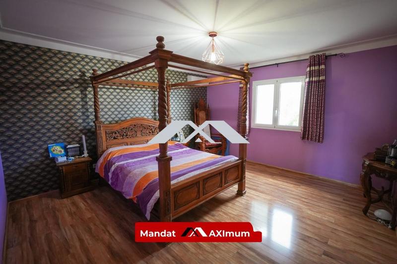 Villa - 205 m² - 6 pièces