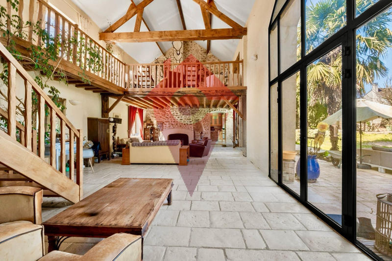 Propriété - 399 m² - 13 pièces