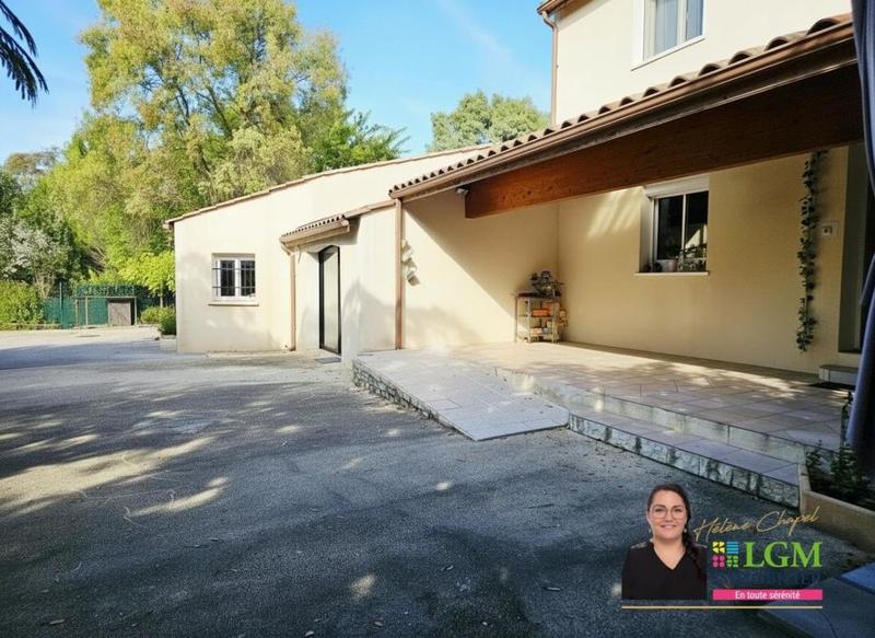 Maison - 228 m² - 7 pièces