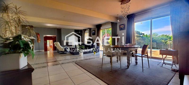 Maison - 250 m² - 8 pièces