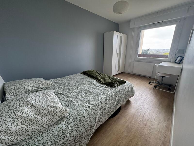 Appartement - 100 m² - 6 pièces