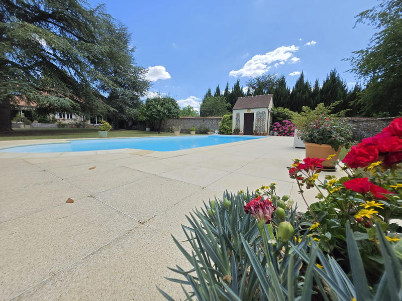 Maison - 230 m² - 9 pièces