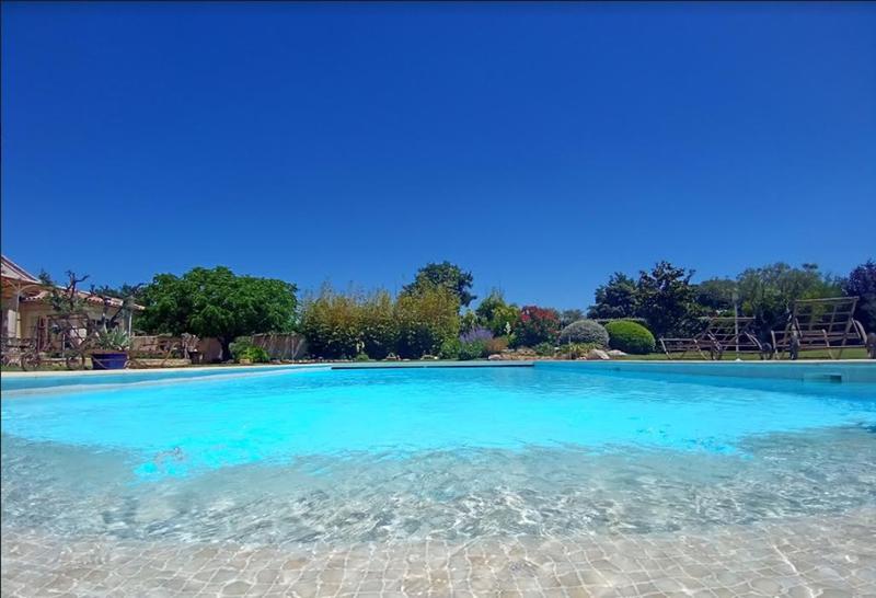 Propriété - 338 m² - 11 pièces