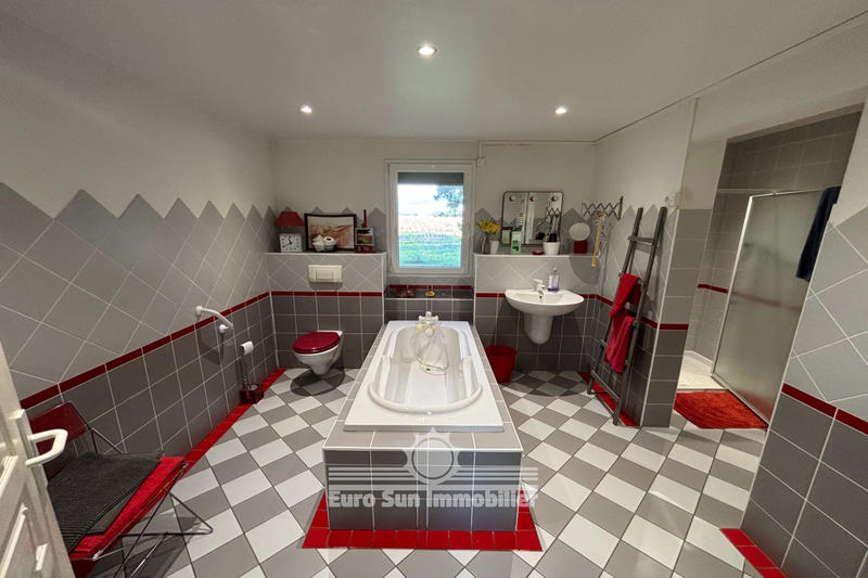 Maison - 400 m² - 16 pièces