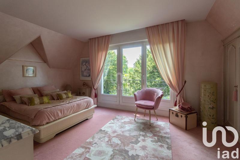 Maison - 238 m² - 10 pièces