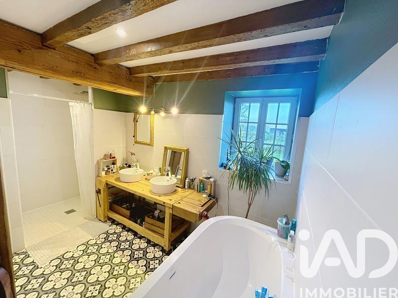 Maison - 234 m² - 8 pièces