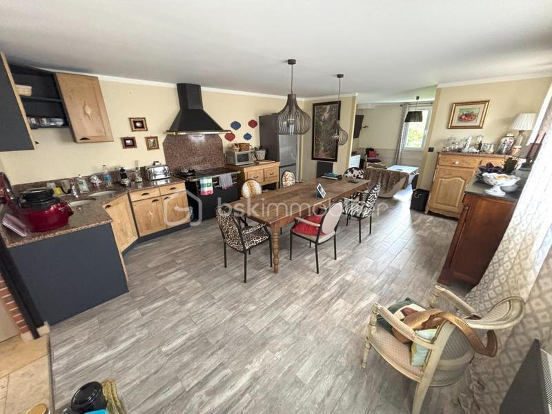 Maison traditionnelle - 200 m² - 6 pièces