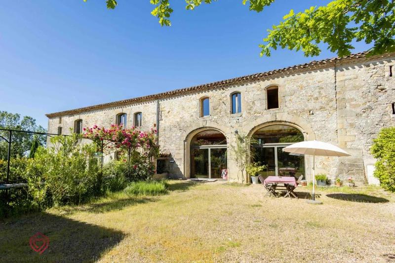 Corps de ferme - 700 m² - 17 pièces