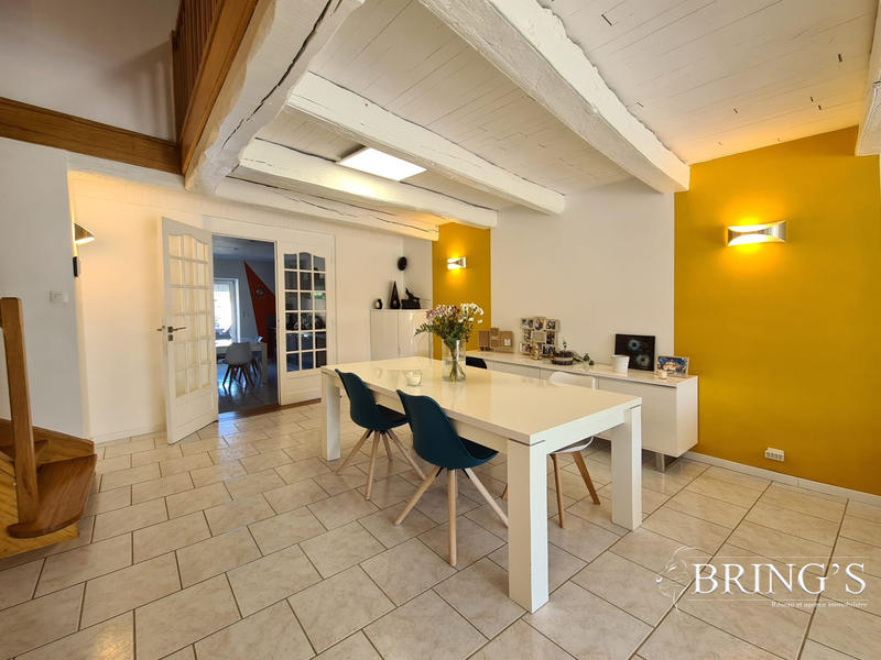 Maison - 202 m² - 8 pièces