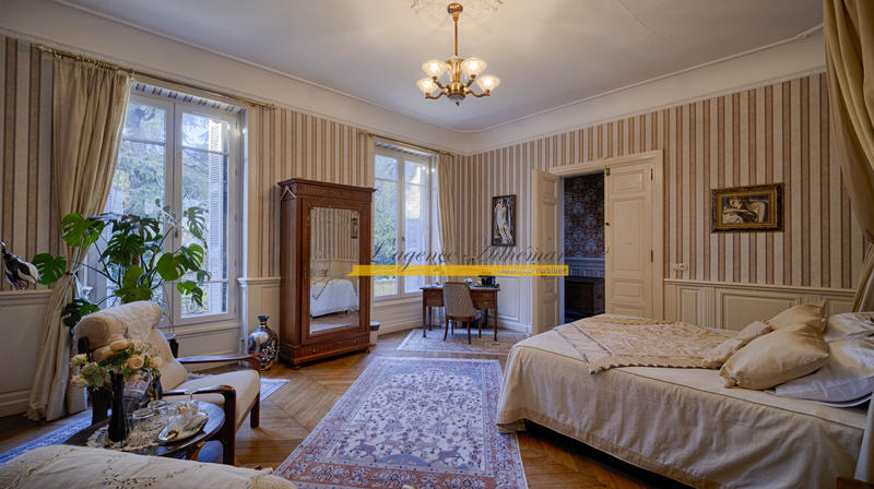 Villa - 435 m² - 13 pièces