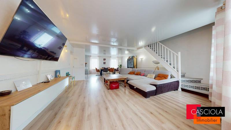 Maison - 111 m² - 5 pièces