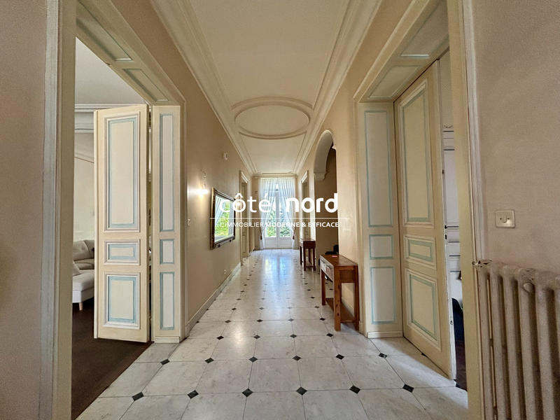 Maison - 350 m² - 11 pièces