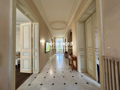 Maison - 350 m² - 11 pièces