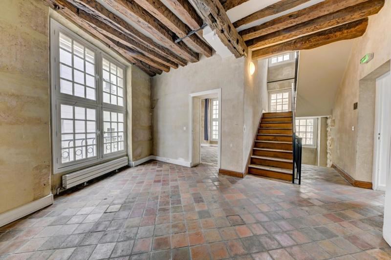 Maison - 573 m² - 6 pièces