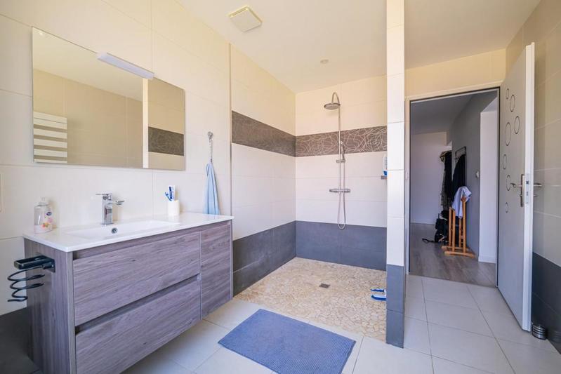 Maison en pierre - 224 m² - 6 pièces