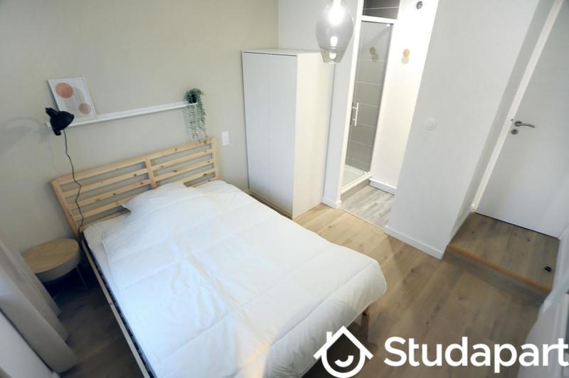 Chambre - 11 m² - 1 pièce