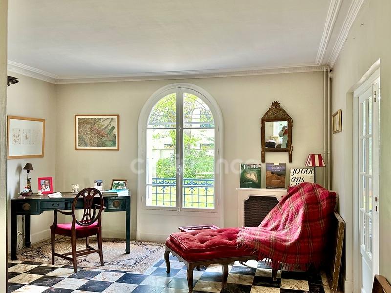 Propriété - 380 m² - 15 pièces