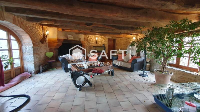 Maison - 218 m² - 6 pièces