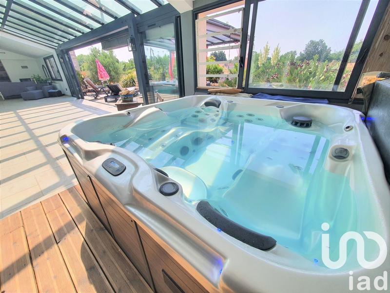 Maison - 360 m² - 8 pièces