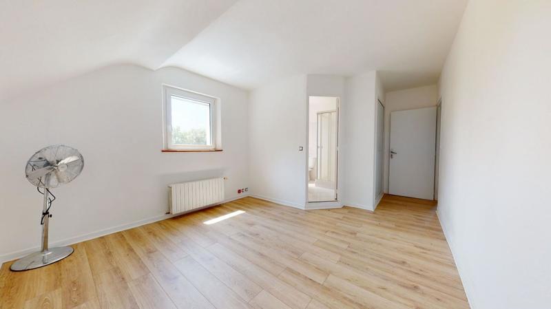 Maison - 255 m² - 8 pièces