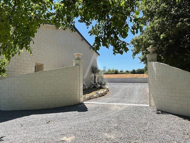 Maison - 220 m² - 6 pièces