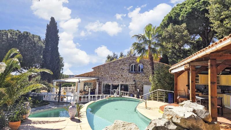 Villa - 439 m² - 8 pièces