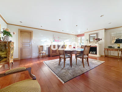 Maison - 270 m² - 10 pièces