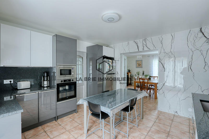 Maison - 192 m² - 8 pièces