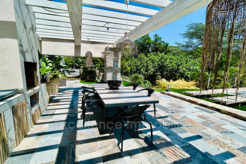 Villa - 215 m² - 10 pièces